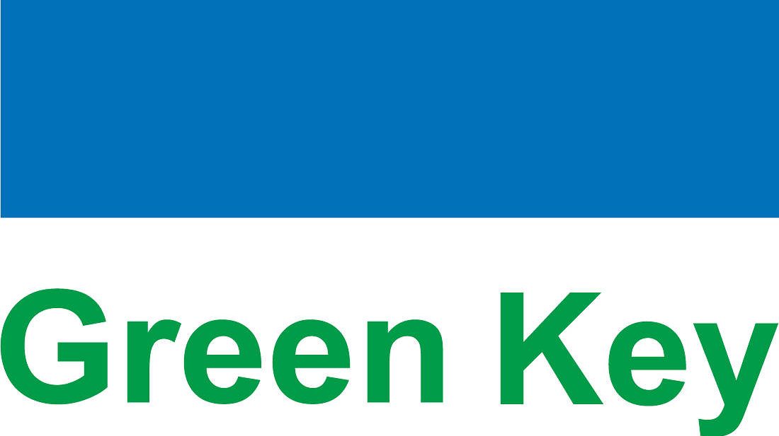 green-key-logo-with-text